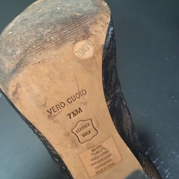 BCBG Max Azria- Leather Lace pointed toe black heels 7.5 - Picture 8 of 8